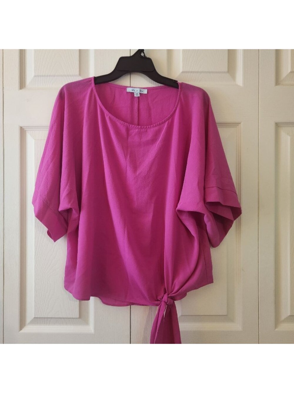 She + Sky Magenta Kimono Sleeve Top With Tie Front Size M Lightweight & Flowy